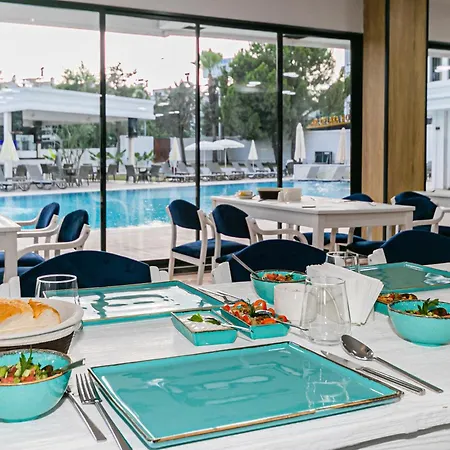 ホテル Lara World