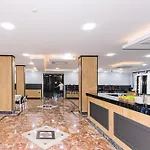 Lara World מלון